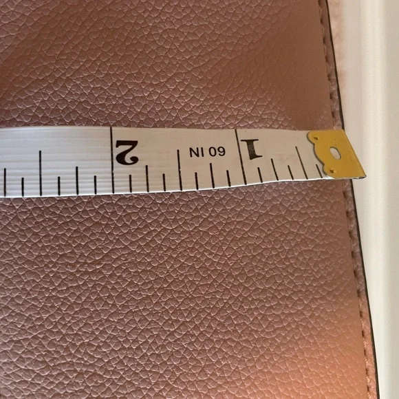 ⭐️ NEW Elegant Pink and White Crossbody Bag - Picture 7 of 9